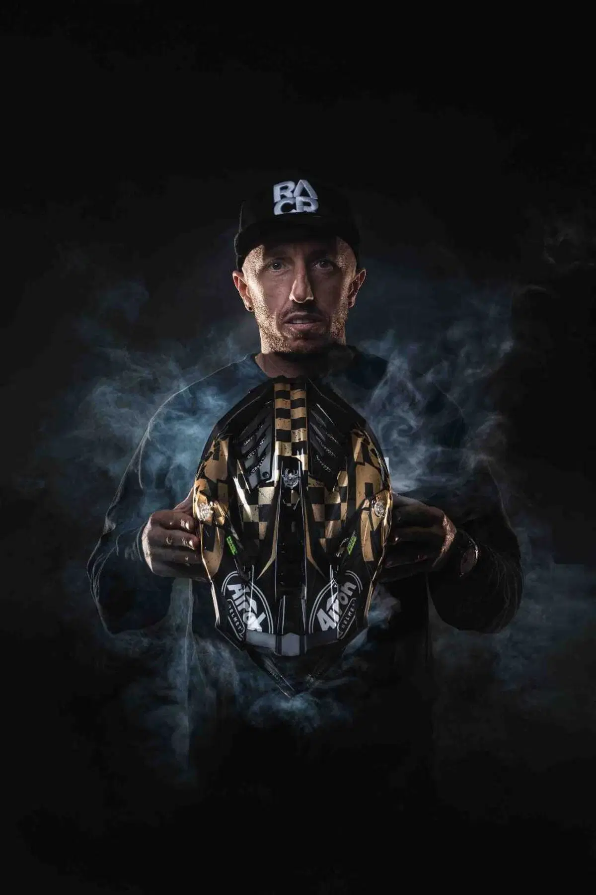AIROH Aviator 3 Legend, l'edizione speciale ispirata alla carriera di Tony Cairoli (5)