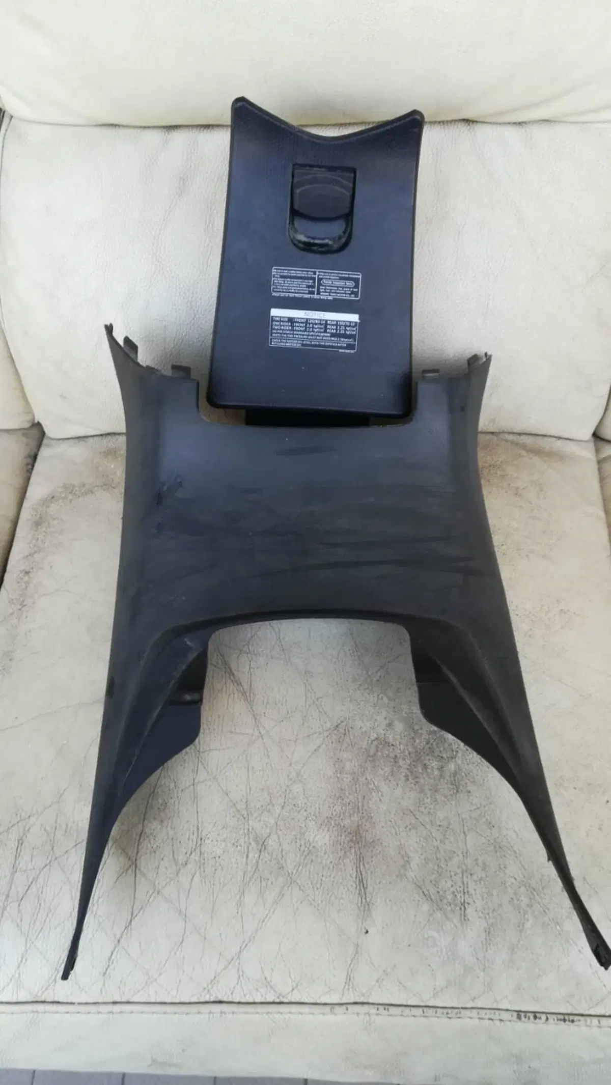 Plastica tunnel centrale Footboard center cover Ky Kymco