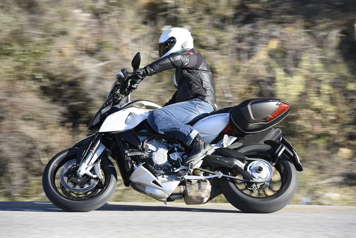 MV Agusta Stradale 800 (2)