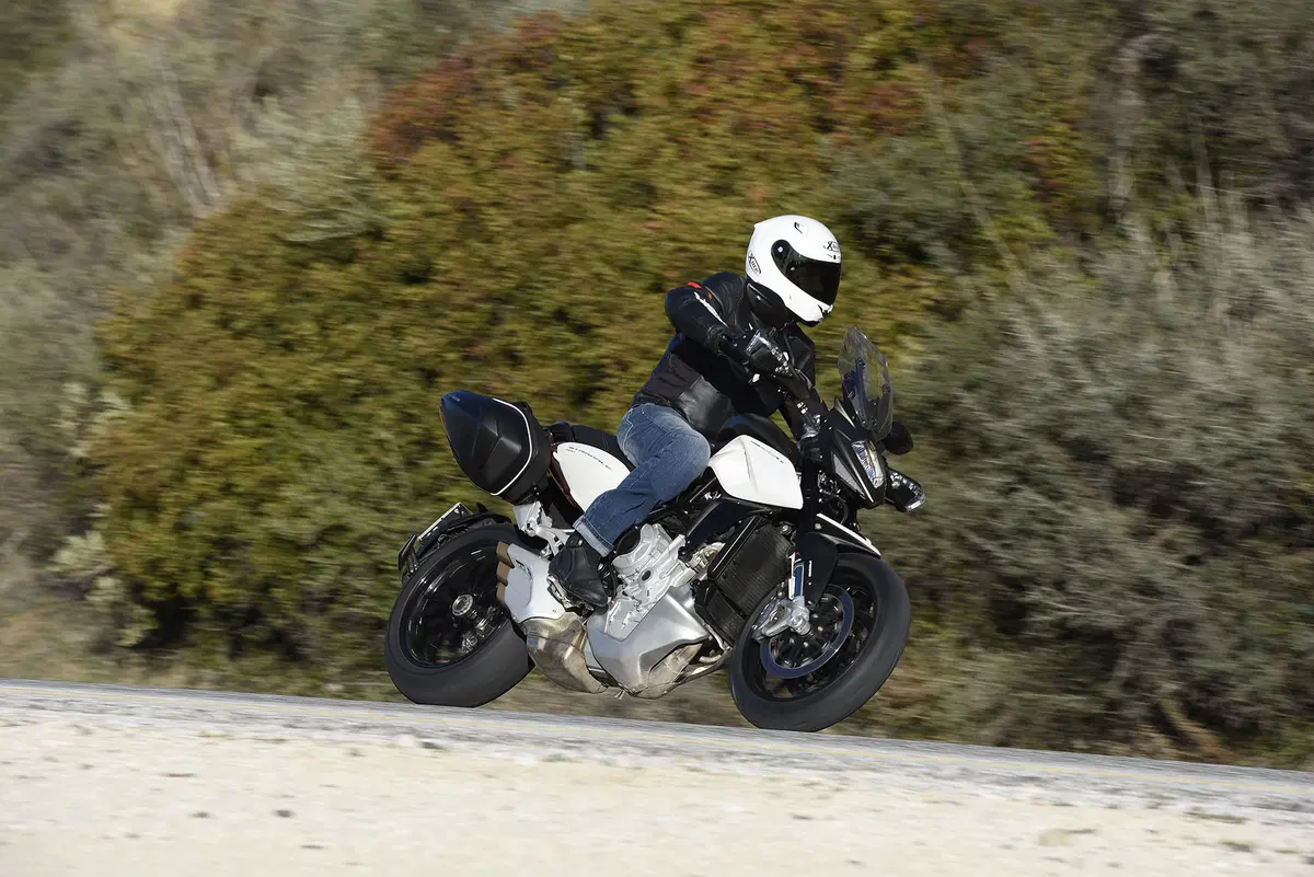 MV Agusta Stradale 800 (3)