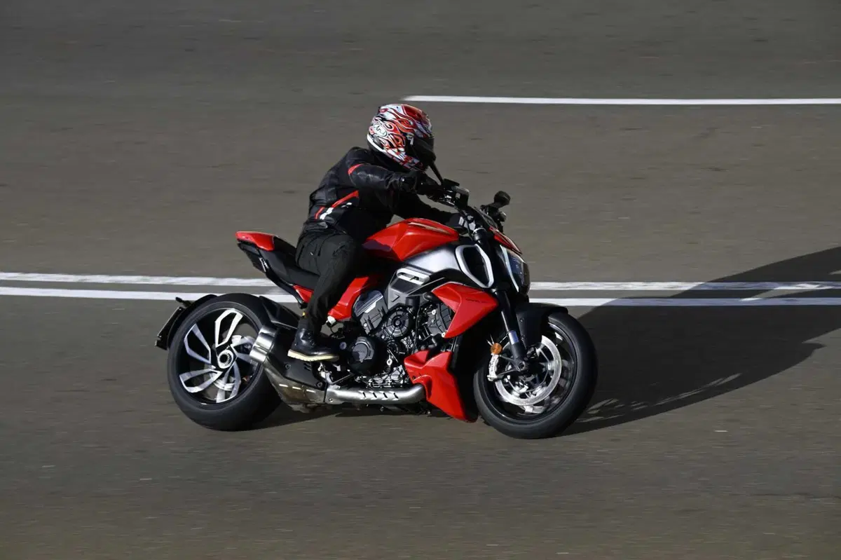 Ducati Diavel V4: la cruiser che voleva nascere sportiva (5)