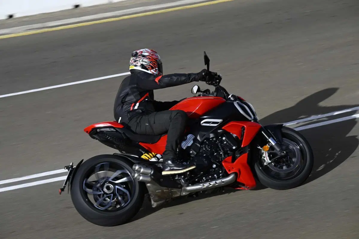 Ducati Diavel V4: la cruiser che voleva nascere sportiva (6)