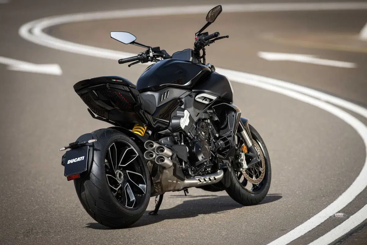 Ducati Diavel V4: la cruiser che voleva nascere sportiva (11)