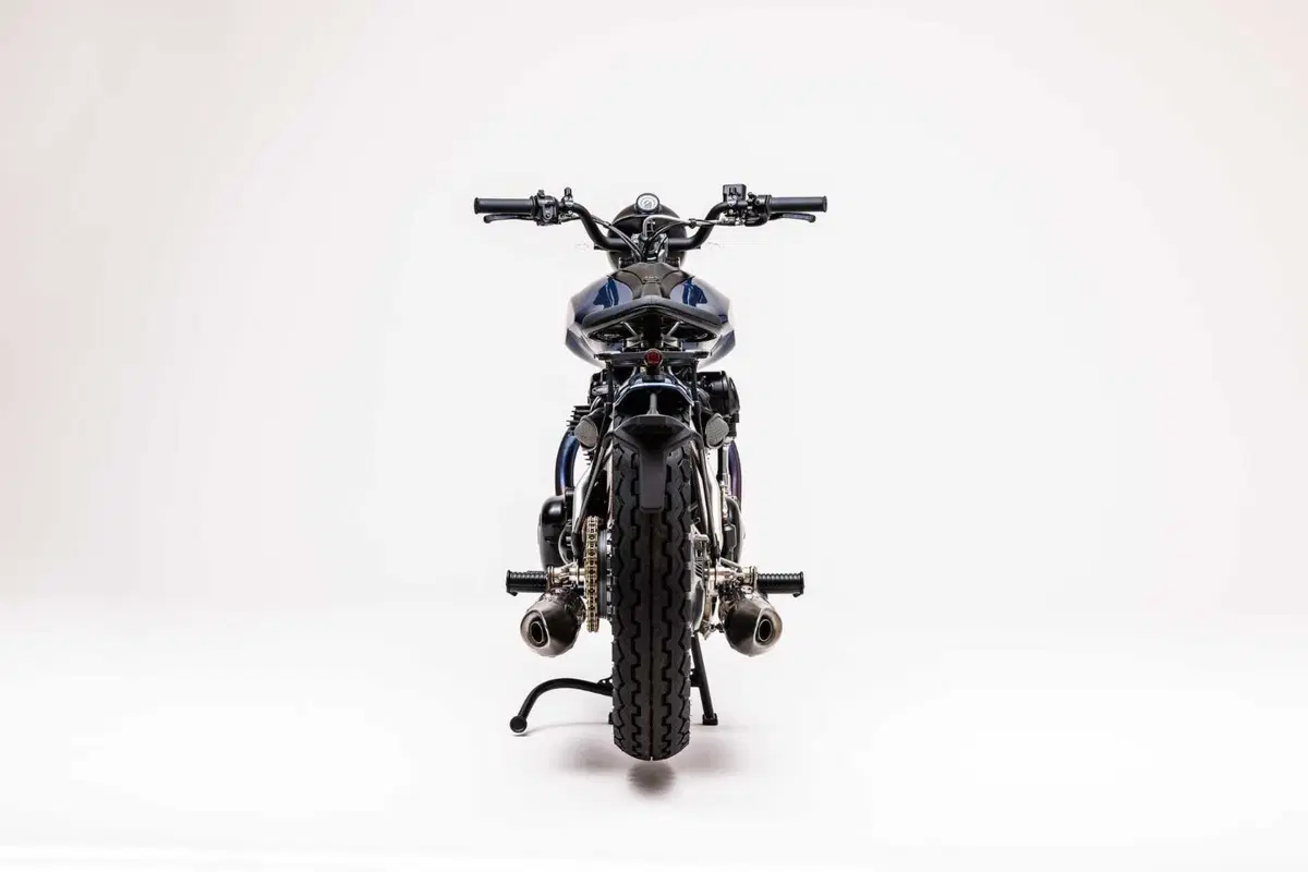 Praga ZS 800: 28 esemplari esclusivi per la special da 142 kg (2)