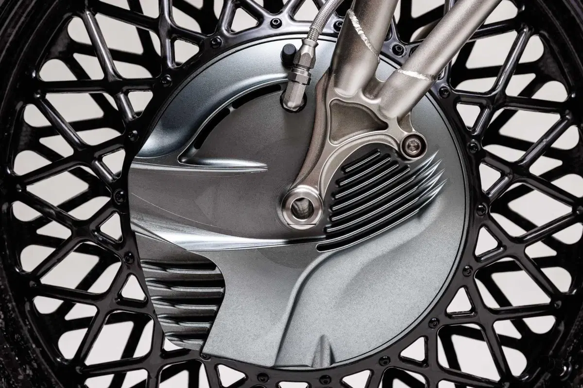 Praga ZS 800: 28 esemplari esclusivi per la special da 142 kg (7)
