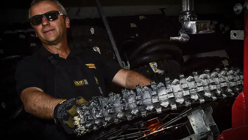 "Bozo" Antonellini (Pirelli): i segreti delle gomme nel Mondiale MX