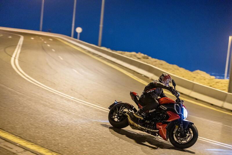 Test Ducati Diavel V4: la cruiser che voleva nascere sportiva [VIDEO e GALLERY]