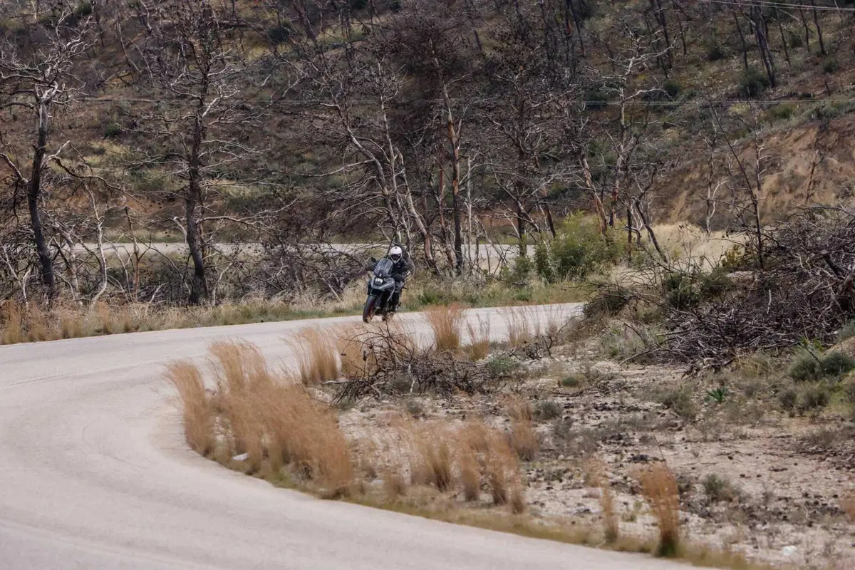 Test Suzuki V-Strom 1050 e 1050 DE: ora c’è anche il 21 pollici. Il fuoristrada è servito! [VIDEO e GALLERY] (3)