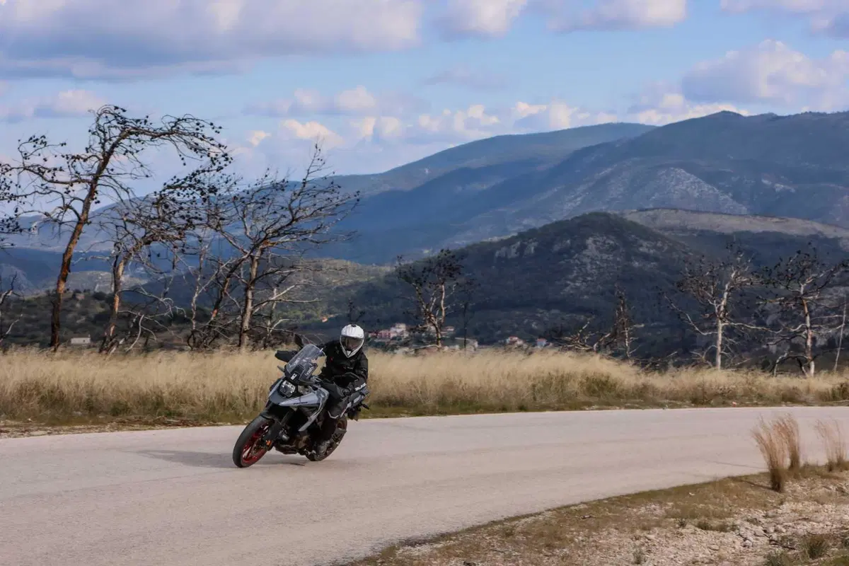 Test Suzuki V-Strom 1050 e 1050 DE: ora c’è anche il 21 pollici. Il fuoristrada è servito! [VIDEO e GALLERY] (11)