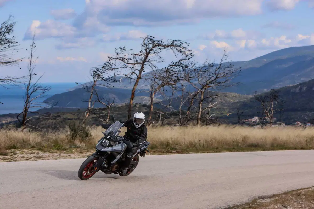 Test Suzuki V-Strom 1050 e 1050 DE: ora c’è anche il 21 pollici. Il fuoristrada è servito! [VIDEO e GALLERY] (13)