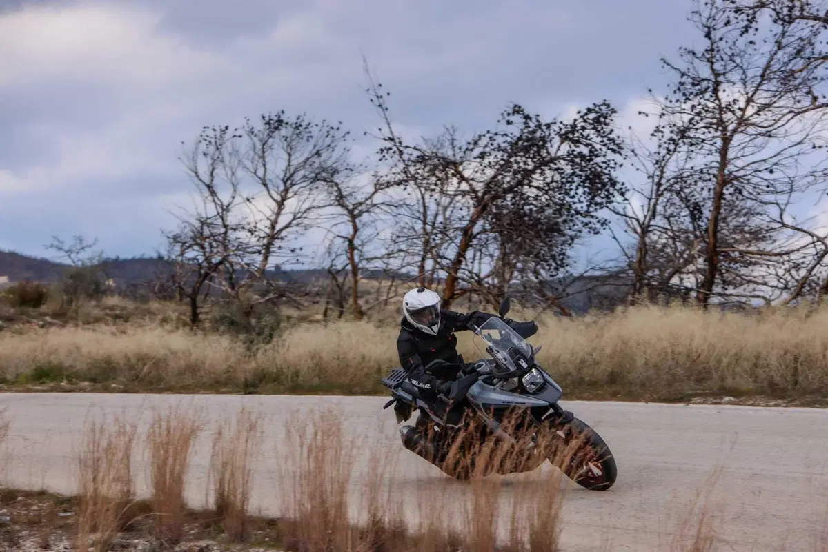 Test Suzuki V-Strom 1050 e 1050 DE: ora c’è anche il 21 pollici. Il fuoristrada è servito! [VIDEO e GALLERY] (17)