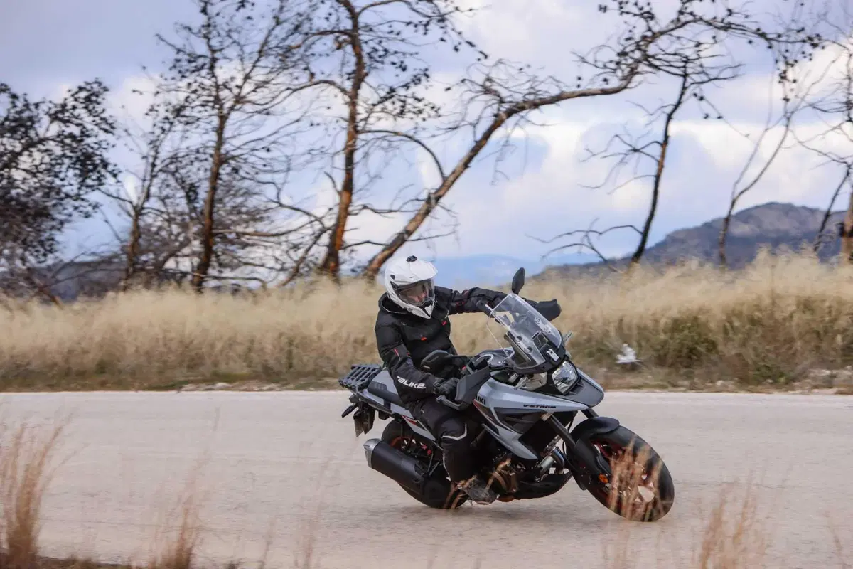 Test Suzuki V-Strom 1050 e 1050 DE: ora c’è anche il 21 pollici. Il fuoristrada è servito! [VIDEO e GALLERY] (19)