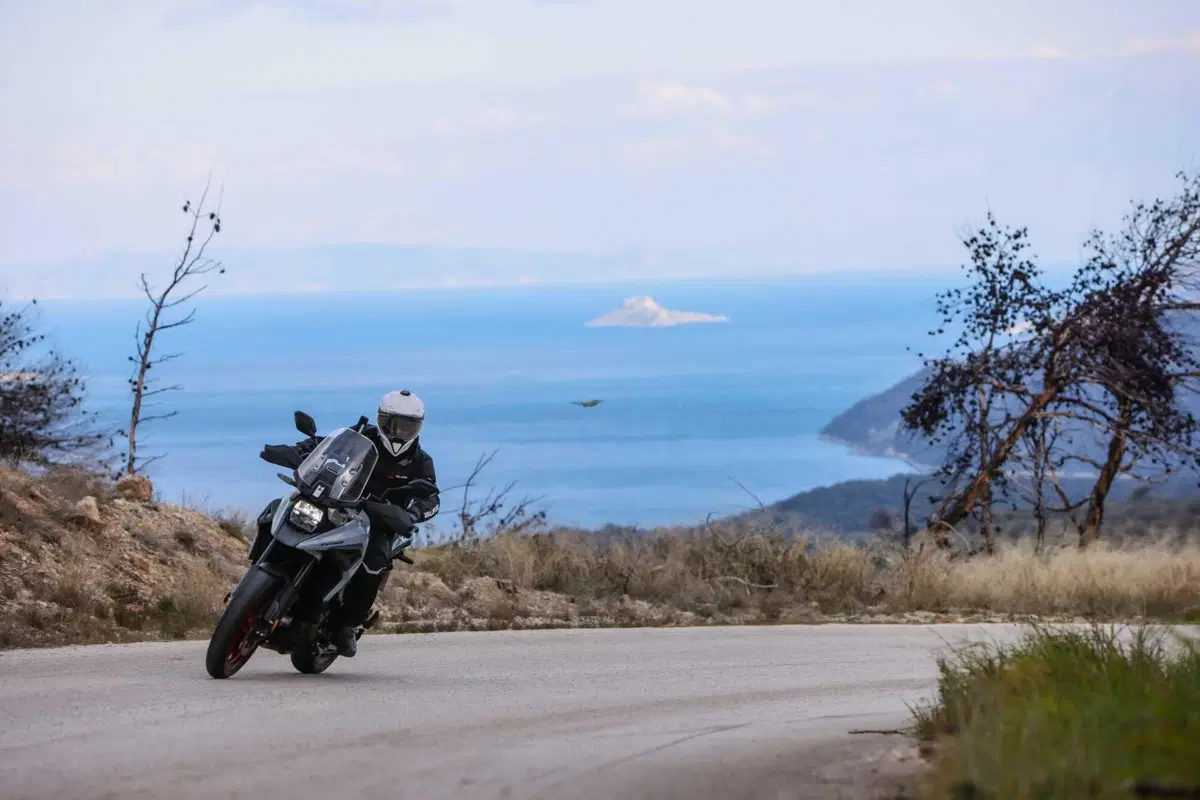 Test Suzuki V-Strom 1050 e 1050 DE: ora c’è anche il 21 pollici. Il fuoristrada è servito! [VIDEO e GALLERY] (22)