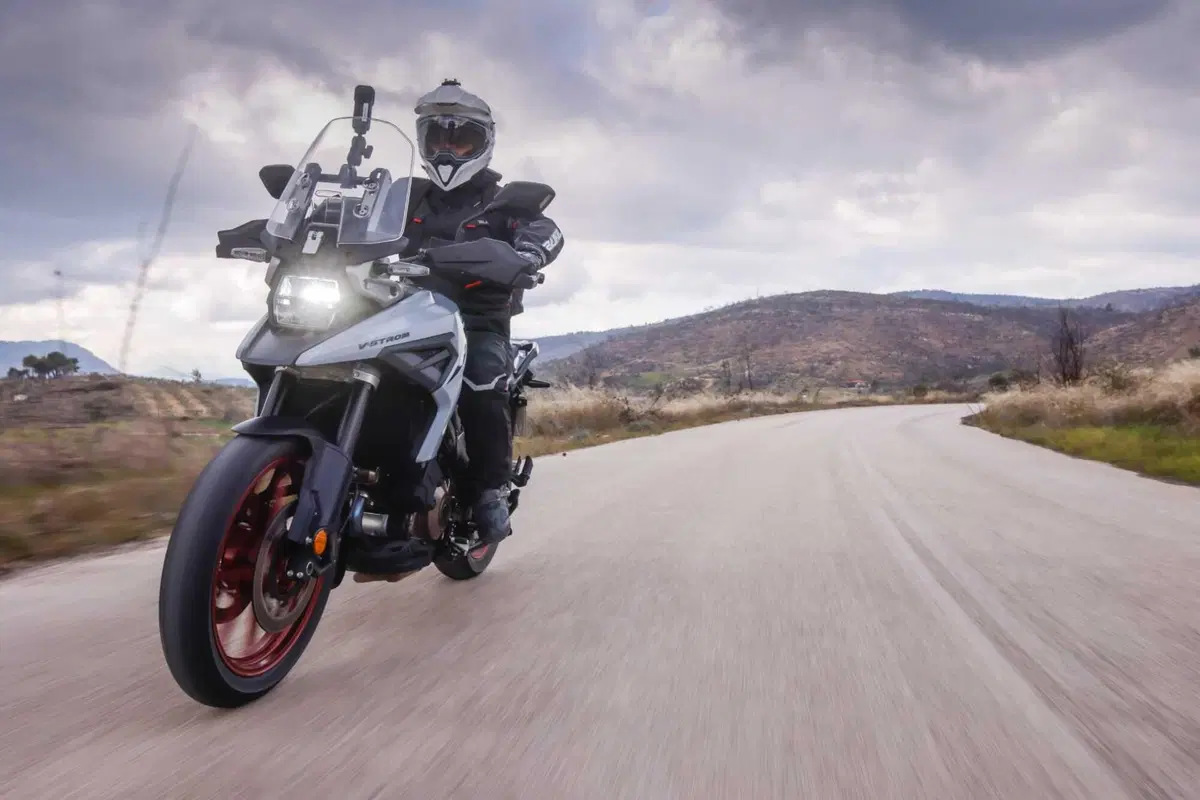 Test Suzuki V-Strom 1050 e 1050 DE: ora c’è anche il 21 pollici. Il fuoristrada è servito! [VIDEO e GALLERY] (28)