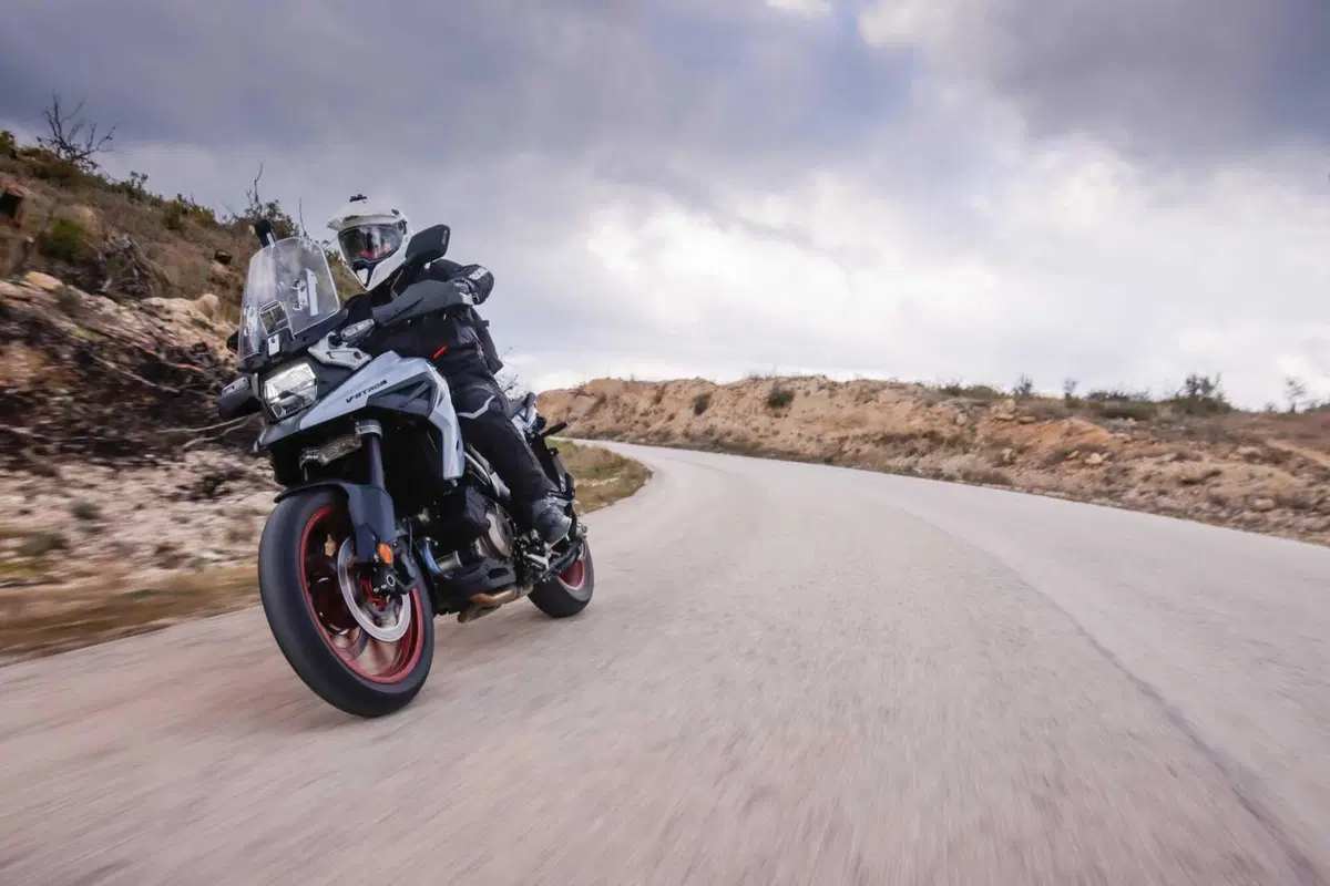 Test Suzuki V-Strom 1050 e 1050 DE: ora c’è anche il 21 pollici. Il fuoristrada è servito! [VIDEO e GALLERY] (31)