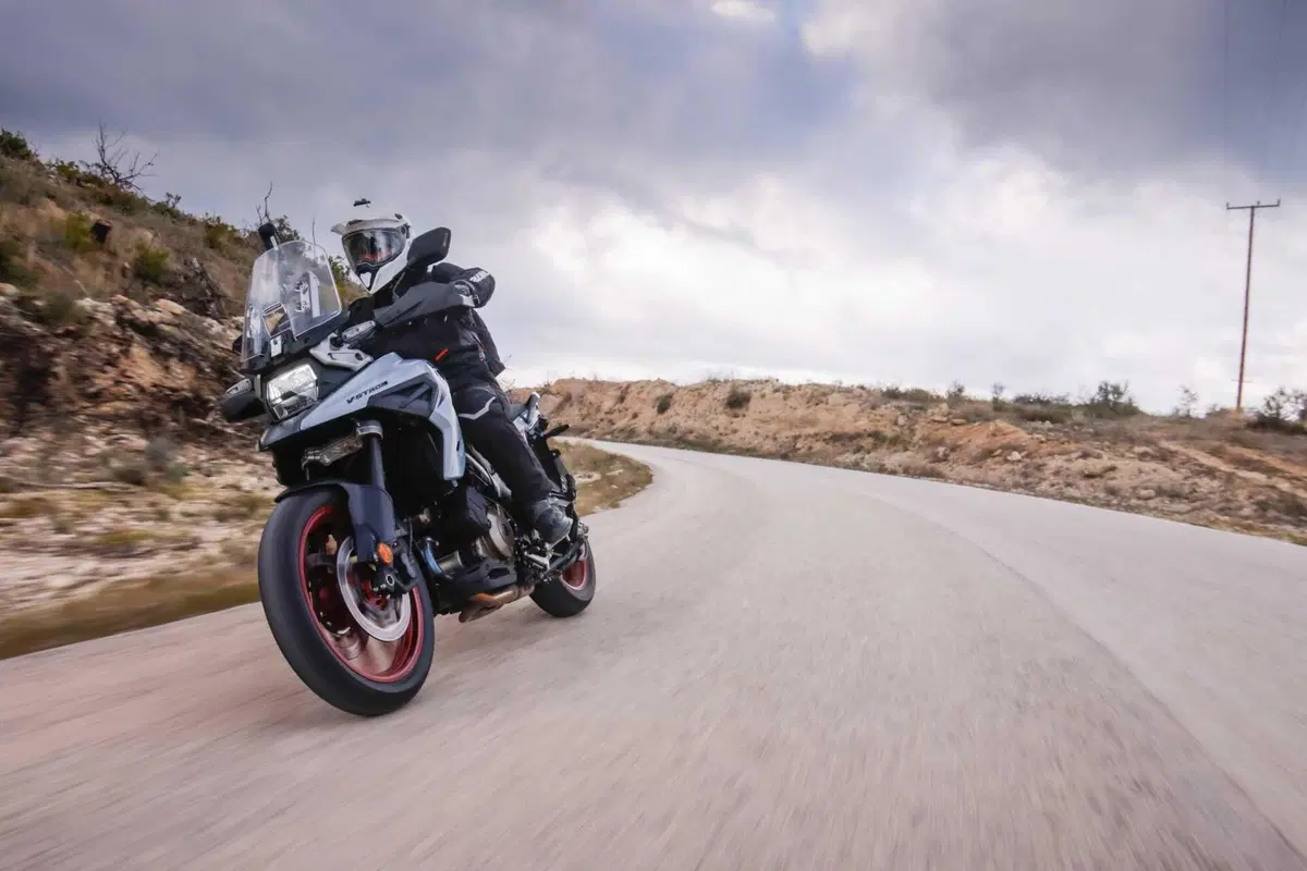 Test Suzuki V-Strom 1050 e 1050 DE: ora c’è anche il 21 pollici. Il fuoristrada è servito! [VIDEO e GALLERY] (32)