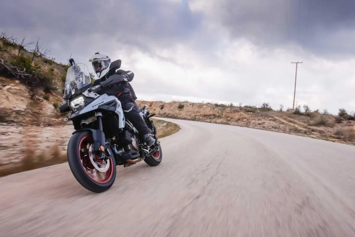 Test Suzuki V-Strom 1050 e 1050 DE: ora c’è anche il 21 pollici. Il fuoristrada è servito! [VIDEO e GALLERY] (34)