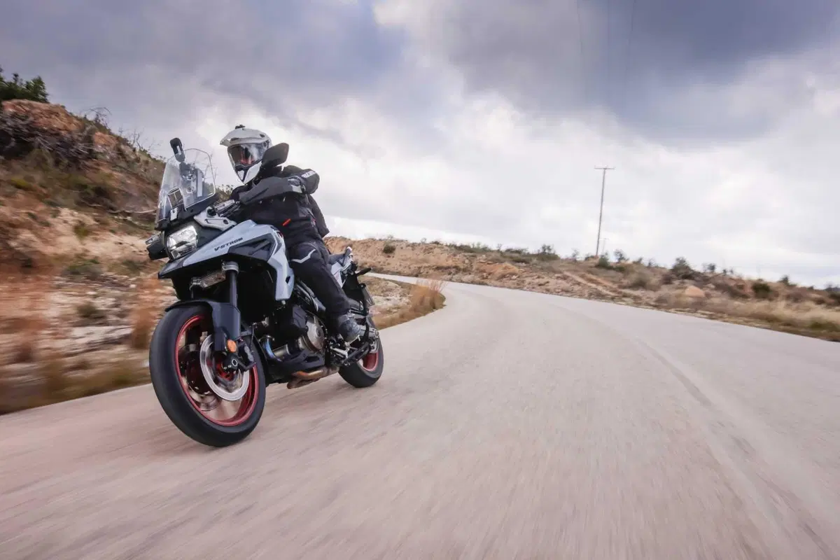 Test Suzuki V-Strom 1050 e 1050 DE: ora c’è anche il 21 pollici. Il fuoristrada è servito! [VIDEO e GALLERY] (36)