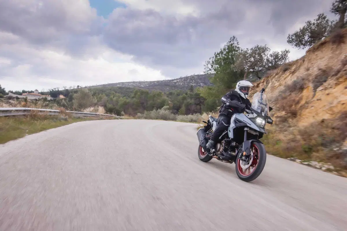 Test Suzuki V-Strom 1050 e 1050 DE: ora c’è anche il 21 pollici. Il fuoristrada è servito! [VIDEO e GALLERY] (42)