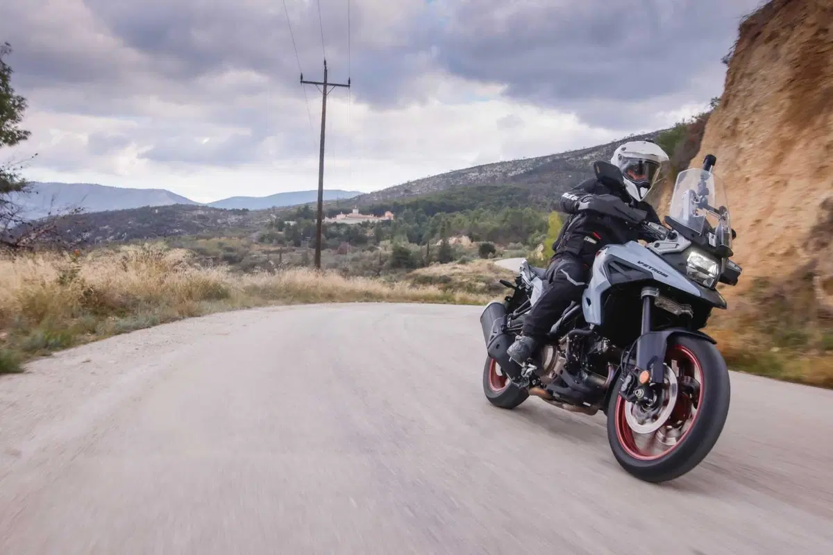 Test Suzuki V-Strom 1050 e 1050 DE: ora c’è anche il 21 pollici. Il fuoristrada è servito! [VIDEO e GALLERY] (43)