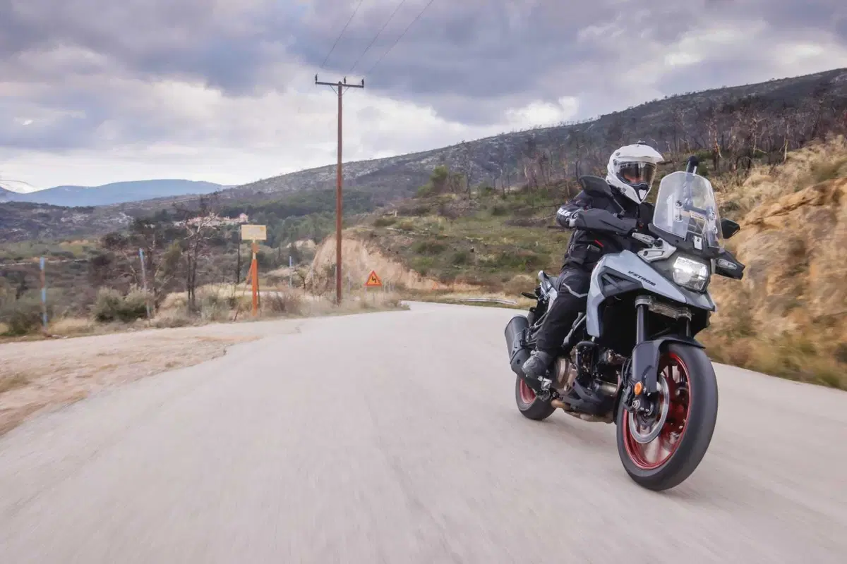 Test Suzuki V-Strom 1050 e 1050 DE: ora c’è anche il 21 pollici. Il fuoristrada è servito! [VIDEO e GALLERY] (49)
