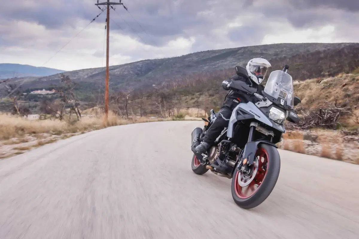 Test Suzuki V-Strom 1050 e 1050 DE: ora c’è anche il 21 pollici. Il fuoristrada è servito! [VIDEO e GALLERY] (52)