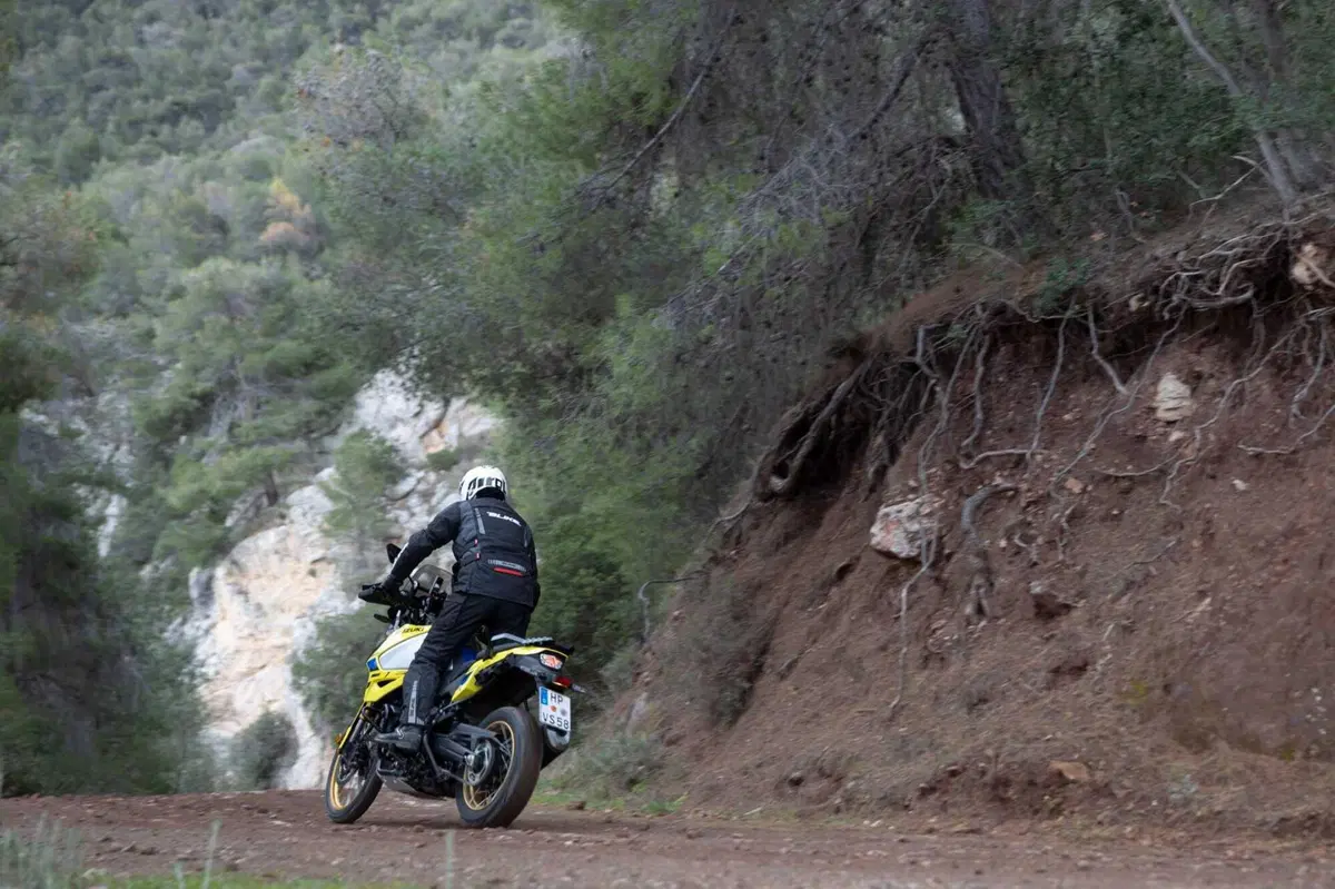 Test Suzuki V-Strom 1050 e 1050 DE: ora c’è anche il 21 pollici. Il fuoristrada è servito! [VIDEO e GALLERY] (53)