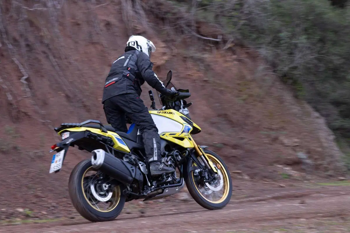 Test Suzuki V-Strom 1050 e 1050 DE: ora c’è anche il 21 pollici. Il fuoristrada è servito! [VIDEO e GALLERY] (56)
