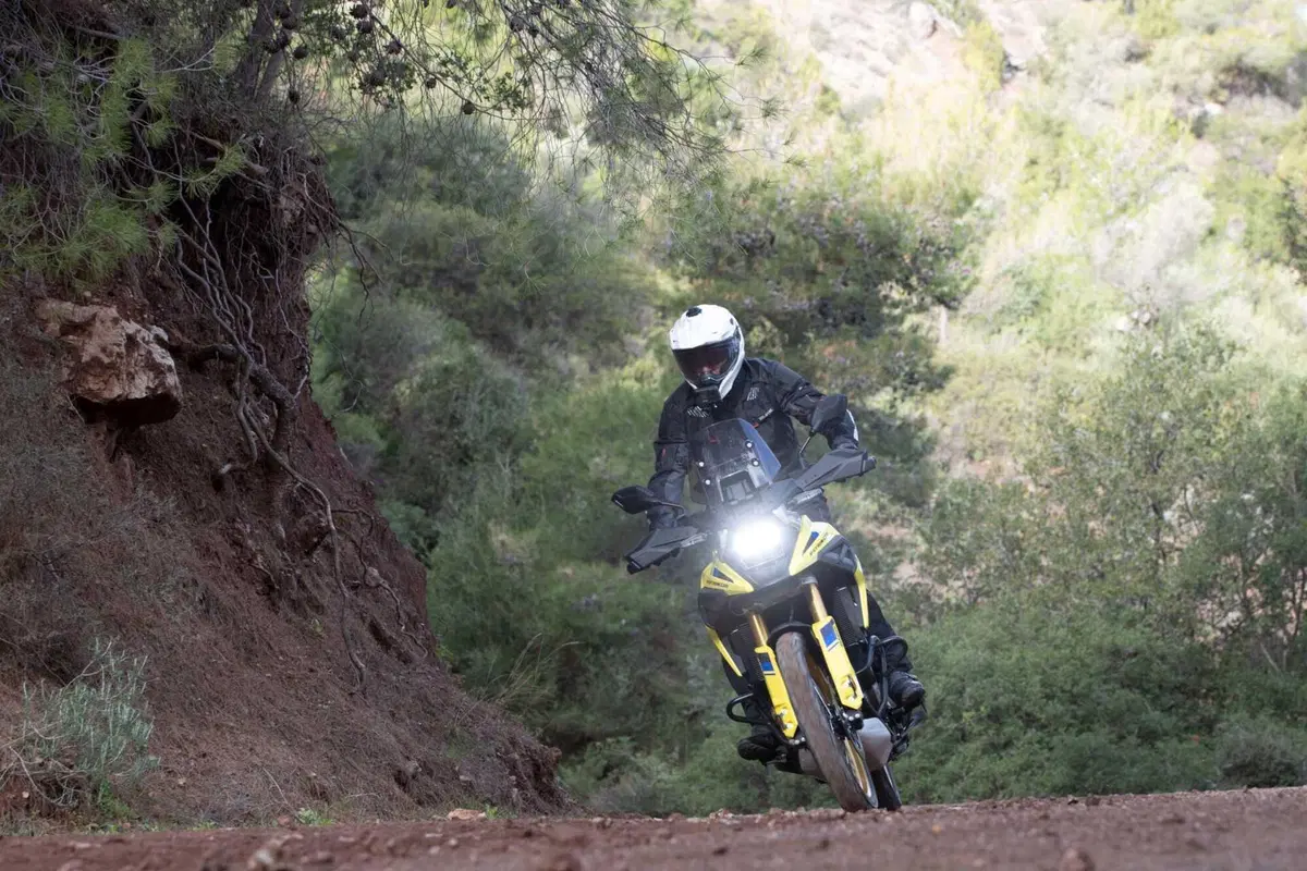 Test Suzuki V-Strom 1050 e 1050 DE: ora c’è anche il 21 pollici. Il fuoristrada è servito! [VIDEO e GALLERY] (57)