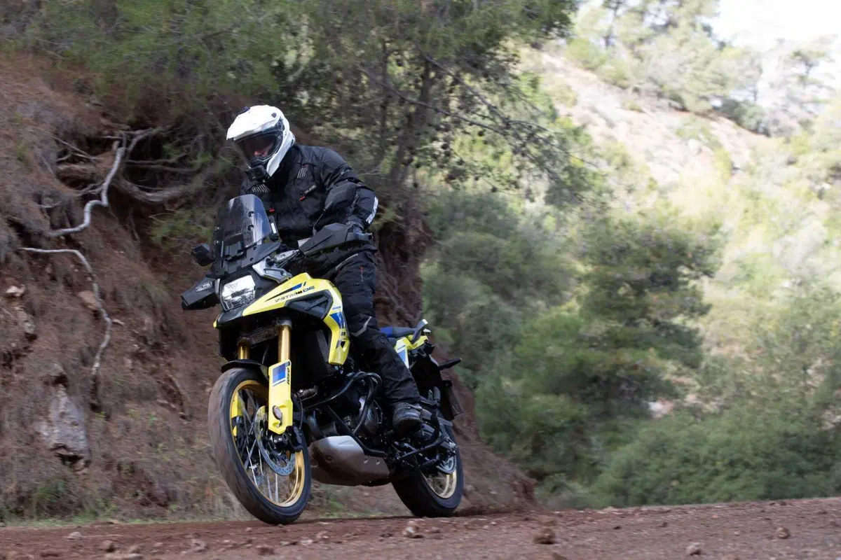 Test Suzuki V-Strom 1050 e 1050 DE: ora c’è anche il 21 pollici. Il fuoristrada è servito! [VIDEO e GALLERY] (58)