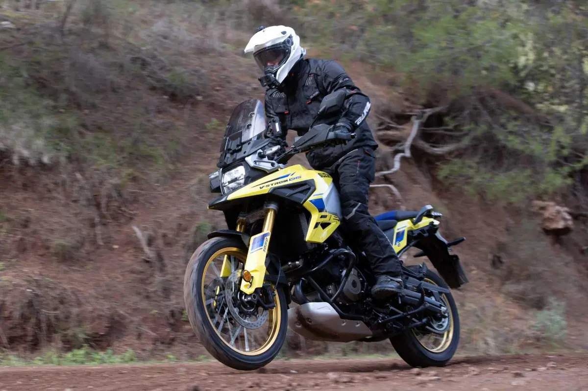 Test Suzuki V-Strom 1050 e 1050 DE: ora c’è anche il 21 pollici. Il fuoristrada è servito! [VIDEO e GALLERY] (59)