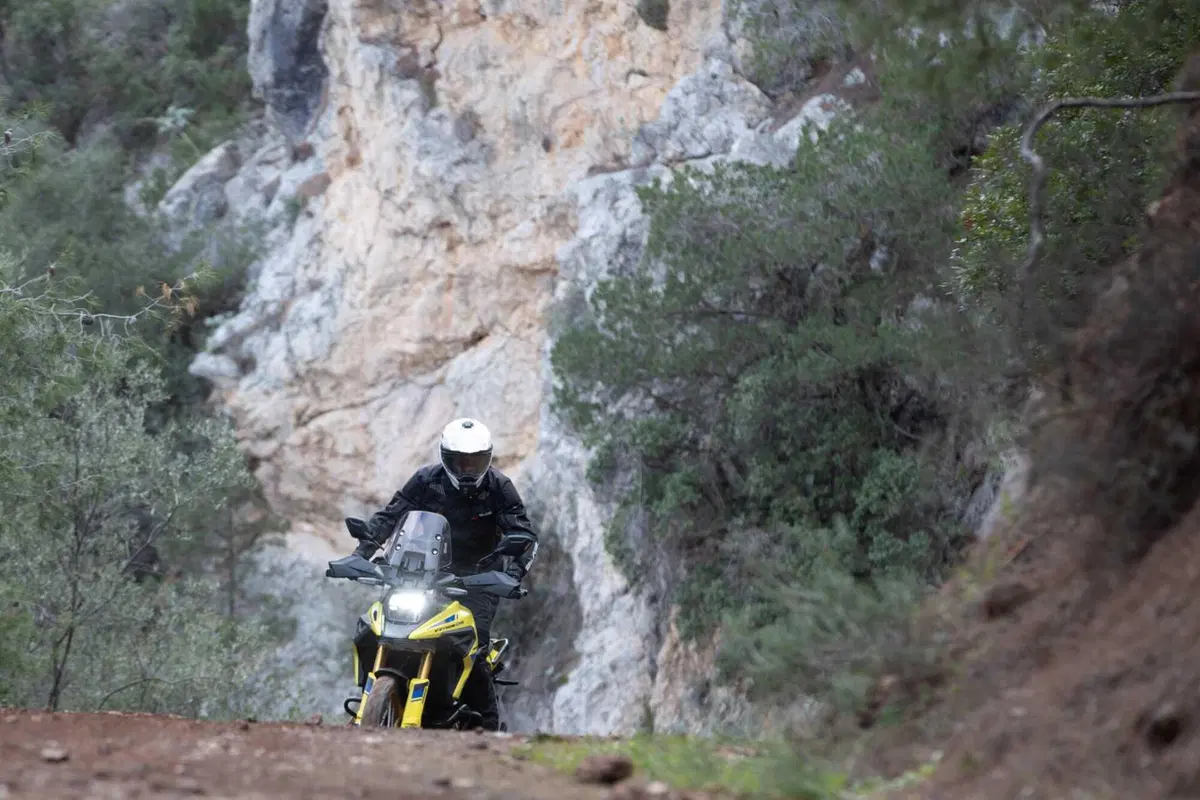 Test Suzuki V-Strom 1050 e 1050 DE: ora c’è anche il 21 pollici. Il fuoristrada è servito! [VIDEO e GALLERY] (60)
