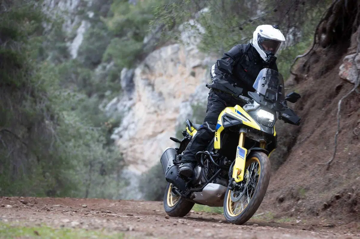 Test Suzuki V-Strom 1050 e 1050 DE: ora c’è anche il 21 pollici. Il fuoristrada è servito! [VIDEO e GALLERY] (62)