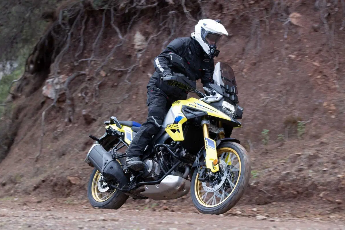 Test Suzuki V-Strom 1050 e 1050 DE: ora c’è anche il 21 pollici. Il fuoristrada è servito! [VIDEO e GALLERY] (64)