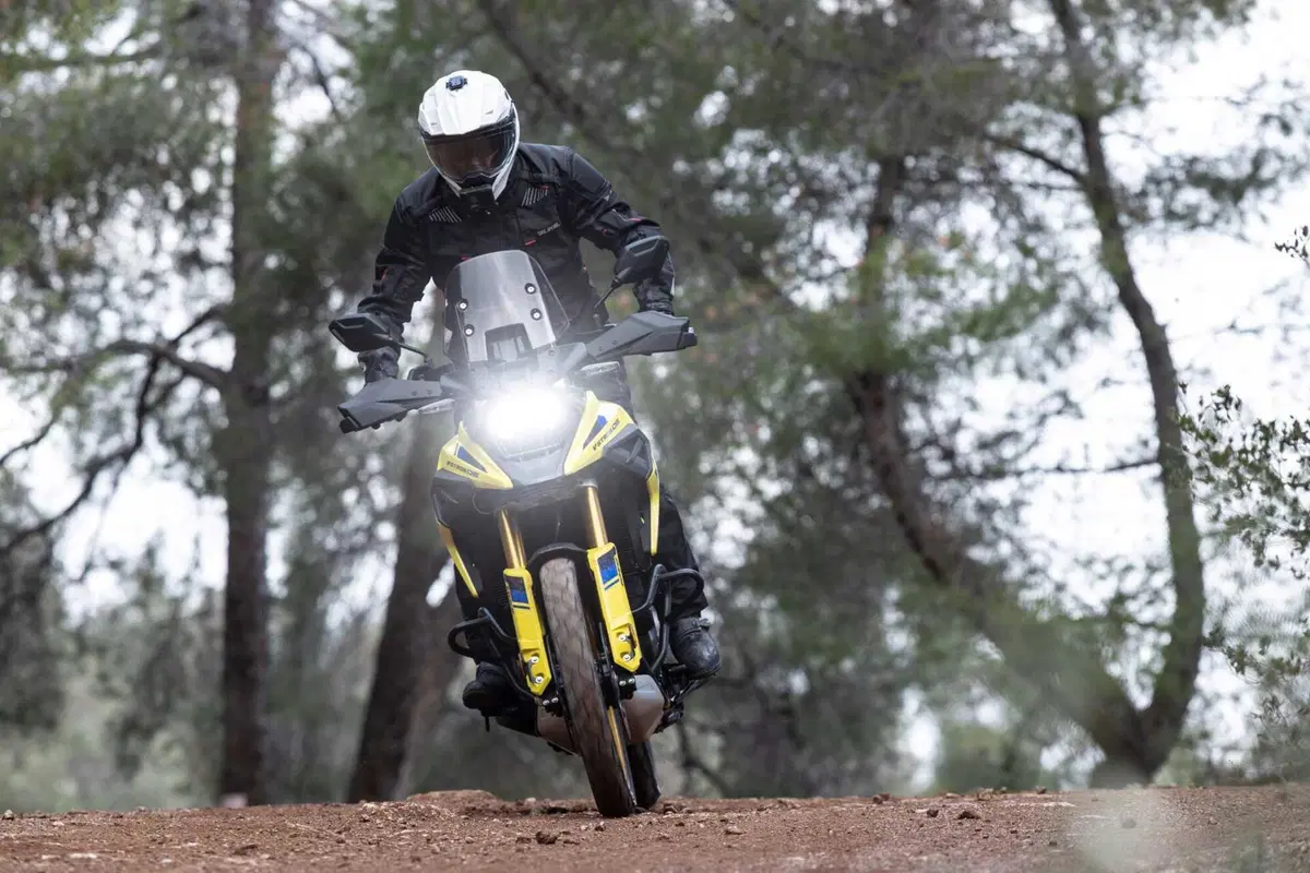Test Suzuki V-Strom 1050 e 1050 DE: ora c’è anche il 21 pollici. Il fuoristrada è servito! [VIDEO e GALLERY] (65)