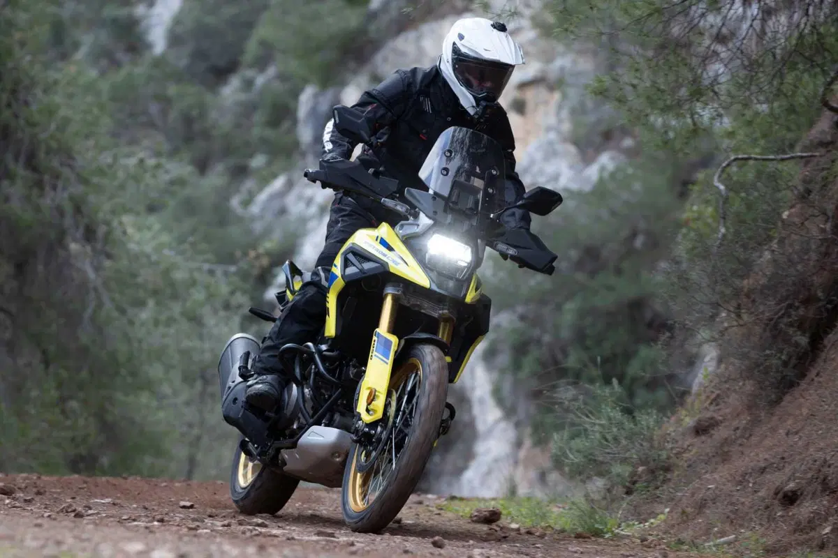 Test Suzuki V-Strom 1050 e 1050 DE: ora c’è anche il 21 pollici. Il fuoristrada è servito! [VIDEO e GALLERY] (7)