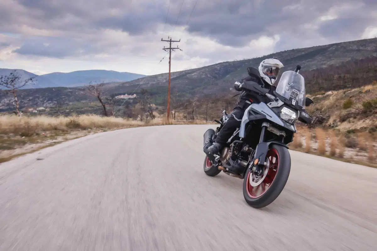Test Suzuki V-Strom 1050 e 1050 DE: ora c’è anche il 21 pollici. Il fuoristrada è servito! [VIDEO e GALLERY] (17)