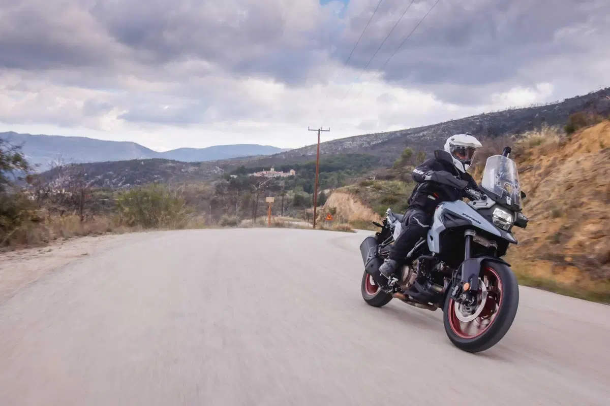 Test Suzuki V-Strom 1050 e 1050 DE: ora c’è anche il 21 pollici. Il fuoristrada è servito! [VIDEO e GALLERY] (19)