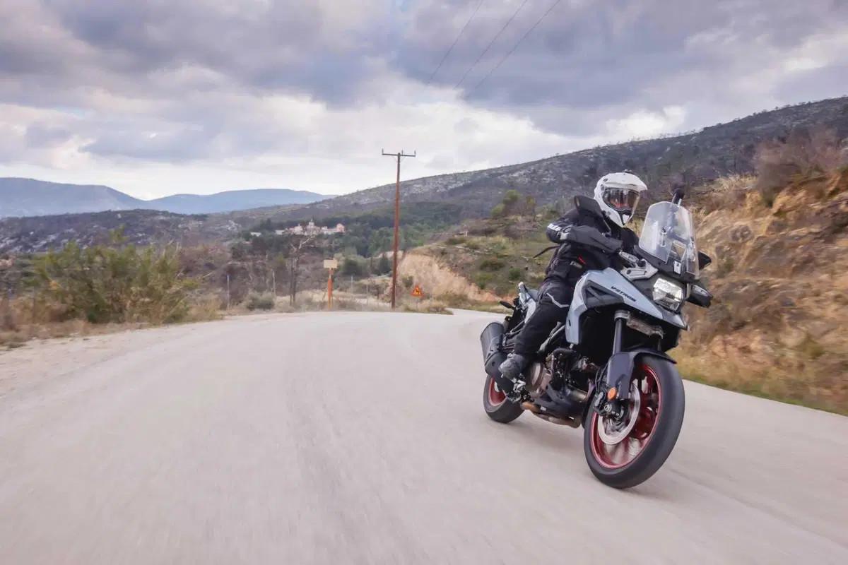 Test Suzuki V-Strom 1050 e 1050 DE: ora c’è anche il 21 pollici. Il fuoristrada è servito! [VIDEO e GALLERY] (20)