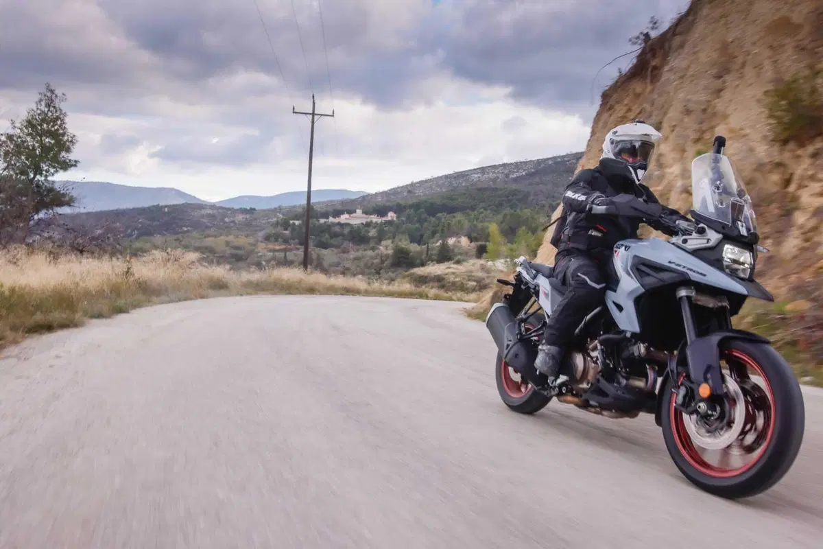 Test Suzuki V-Strom 1050 e 1050 DE: ora c’è anche il 21 pollici. Il fuoristrada è servito! [VIDEO e GALLERY] (23)