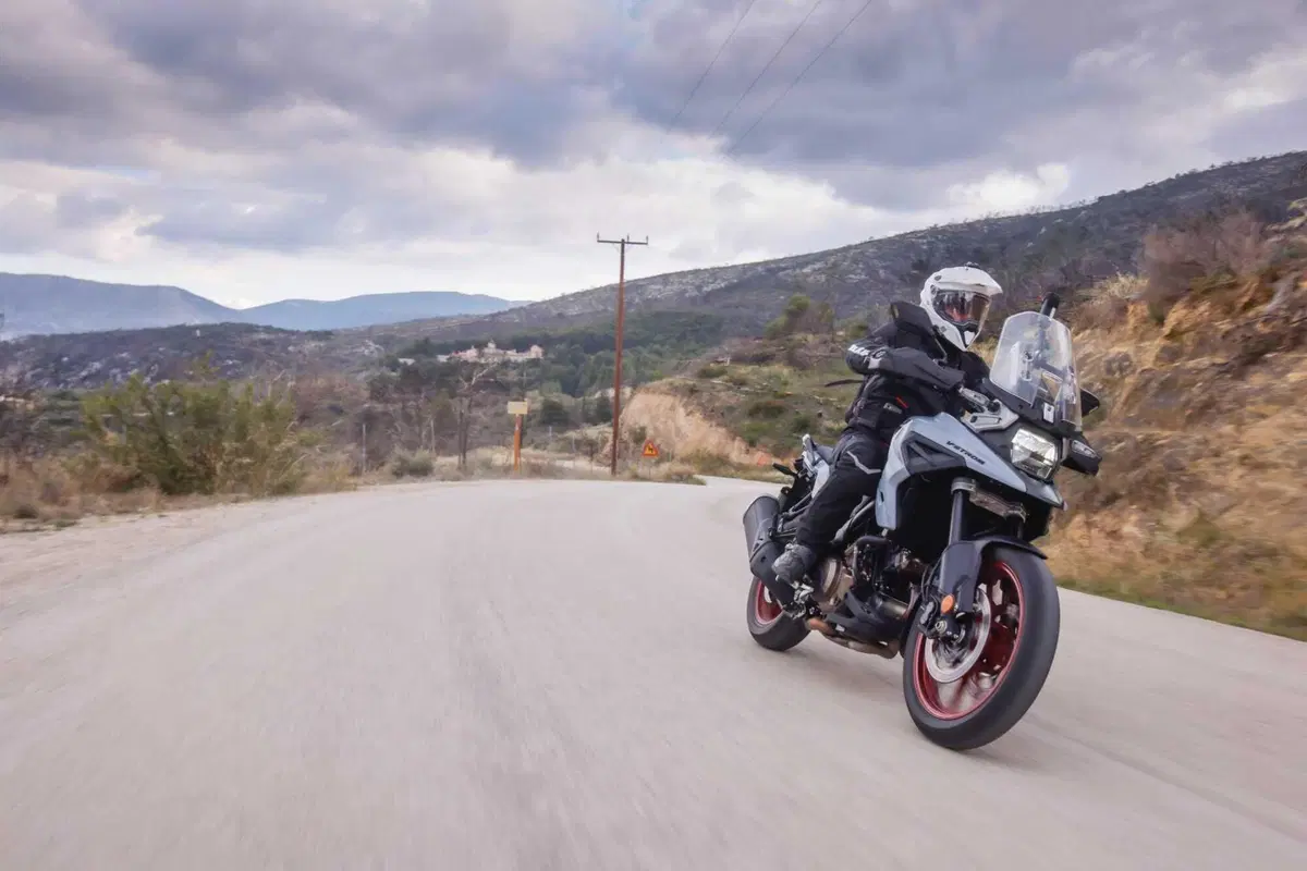 Test Suzuki V-Strom 1050 e 1050 DE: ora c’è anche il 21 pollici. Il fuoristrada è servito! [VIDEO e GALLERY] (25)