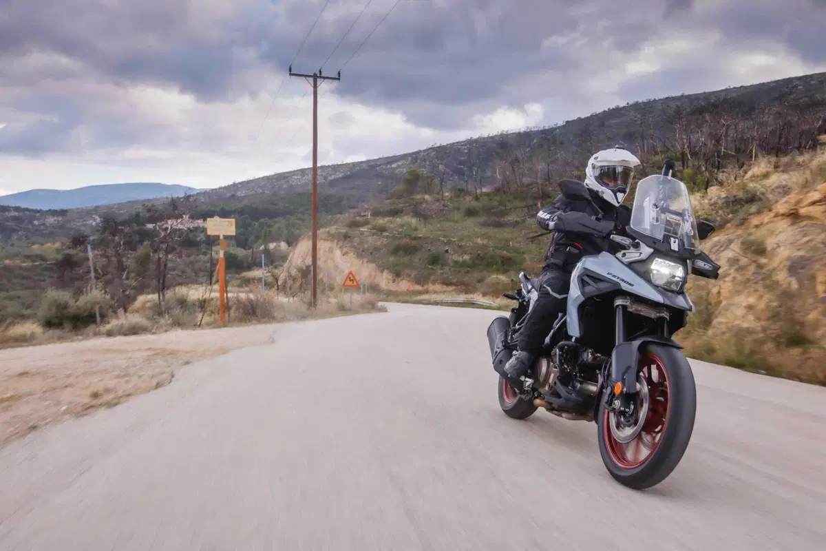 Test Suzuki V-Strom 1050 e 1050 DE: ora c’è anche il 21 pollici. Il fuoristrada è servito! [VIDEO e GALLERY] (26)