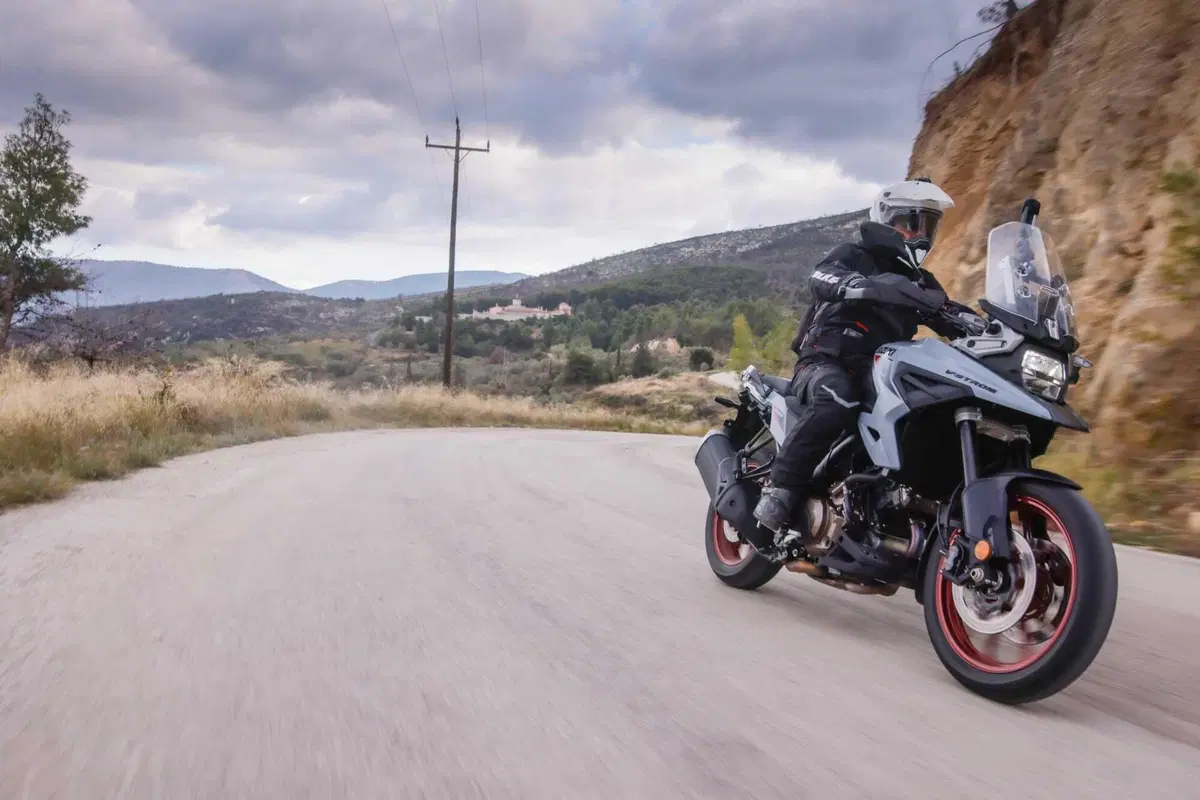 Test Suzuki V-Strom 1050 e 1050 DE: ora c’è anche il 21 pollici. Il fuoristrada è servito! [VIDEO e GALLERY] (29)