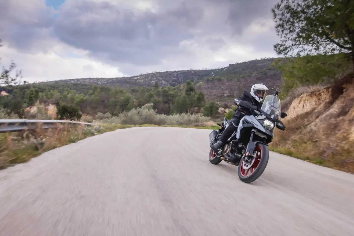 Test Suzuki V-Strom 1050 e 1050 DE: ora c’è anche il 21 pollici. Il fuoristrada è servito! [VIDEO e GALLERY] (33)