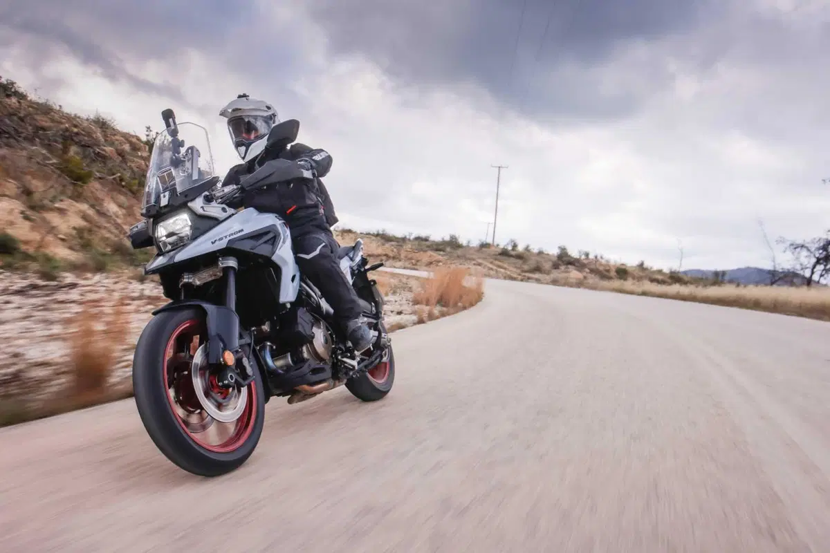 Test Suzuki V-Strom 1050 e 1050 DE: ora c’è anche il 21 pollici. Il fuoristrada è servito! [VIDEO e GALLERY] (37)