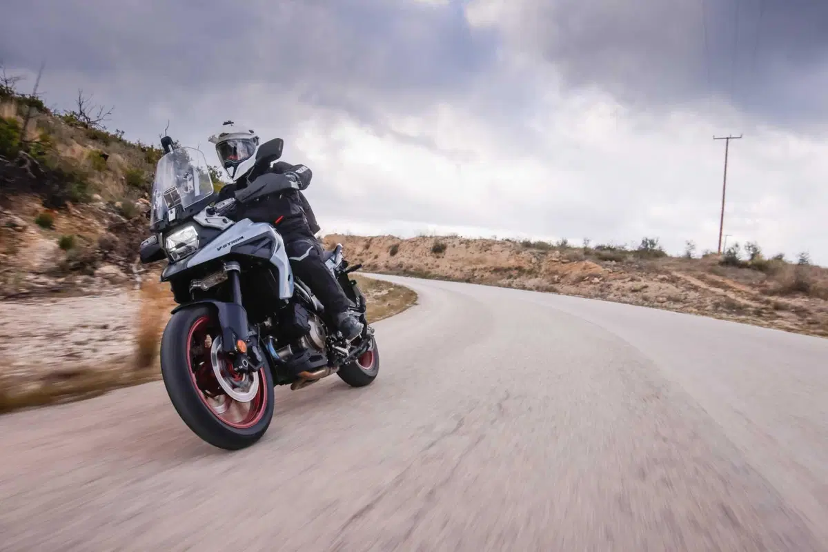 Test Suzuki V-Strom 1050 e 1050 DE: ora c’è anche il 21 pollici. Il fuoristrada è servito! [VIDEO e GALLERY] (43)