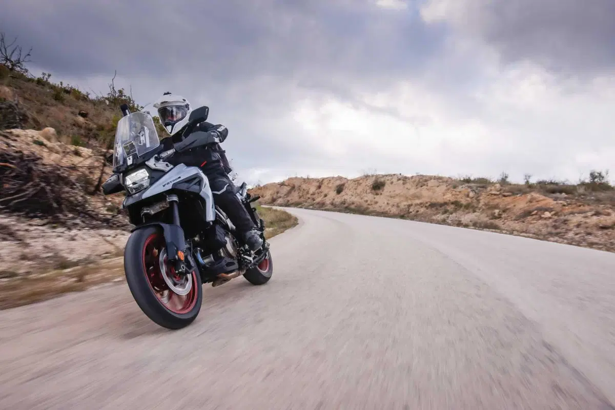 Test Suzuki V-Strom 1050 e 1050 DE: ora c’è anche il 21 pollici. Il fuoristrada è servito! [VIDEO e GALLERY] (44)