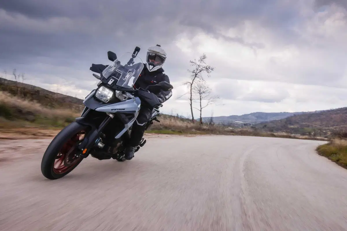 Test Suzuki V-Strom 1050 e 1050 DE: ora c’è anche il 21 pollici. Il fuoristrada è servito! [VIDEO e GALLERY] (47)