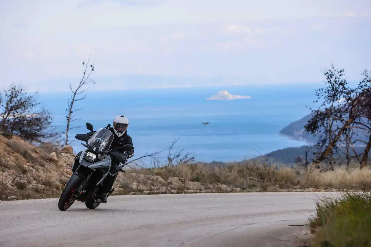 Test Suzuki V-Strom 1050 e 1050 DE: ora c’è anche il 21 pollici. Il fuoristrada è servito! [VIDEO e GALLERY] (53)