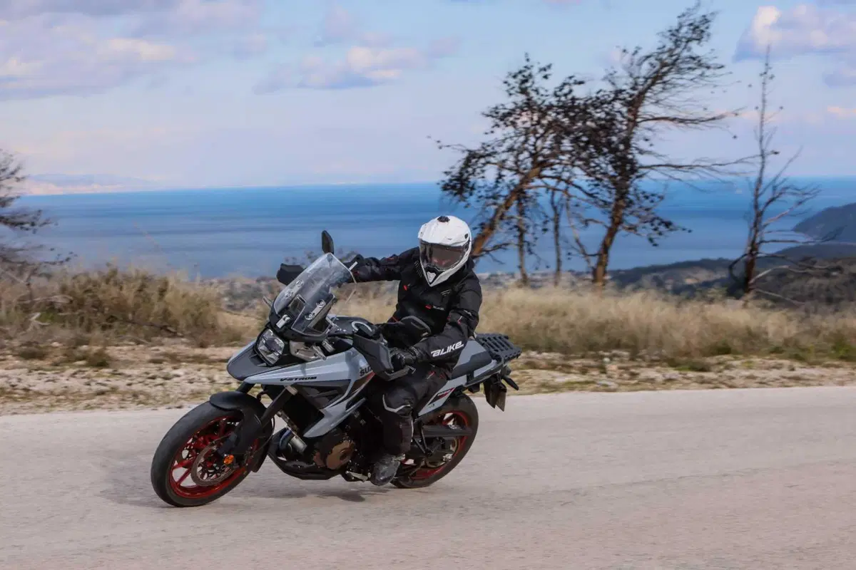 Test Suzuki V-Strom 1050 e 1050 DE: ora c’è anche il 21 pollici. Il fuoristrada è servito! [VIDEO e GALLERY] (58)